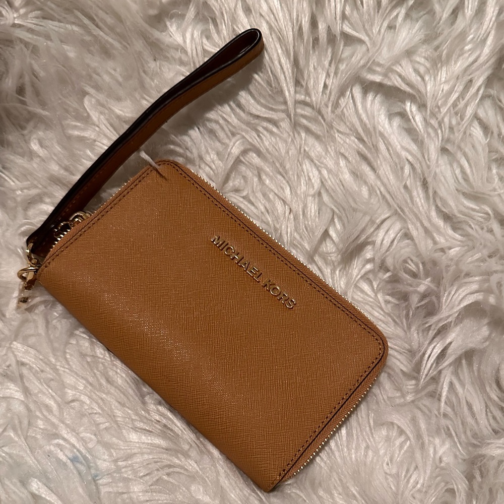 MICHEAL KORS wristlet